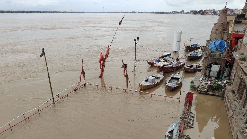Varanasi Flood Alert: Ganga Water Crosses Danger Mark, Submerges Ghats and Reaches City Roads