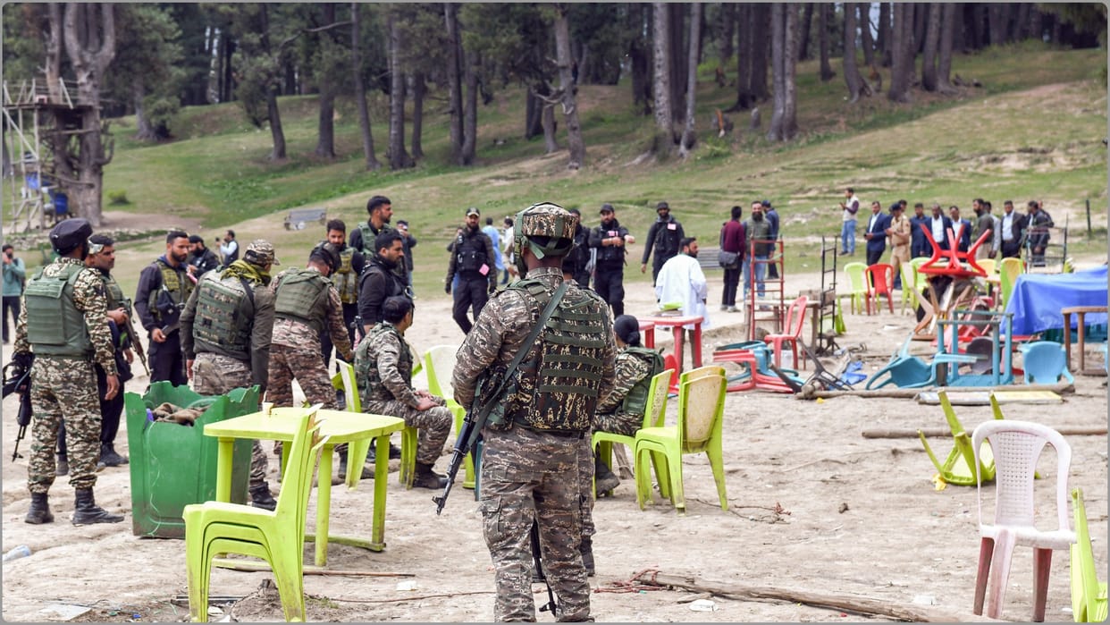 Chaos at the funeral of the terrorist of Pahalgam attack in PoK, local people chased away Lashkar terrorists