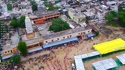 ड्रोन कैमरे से नजर रखती पुलिस