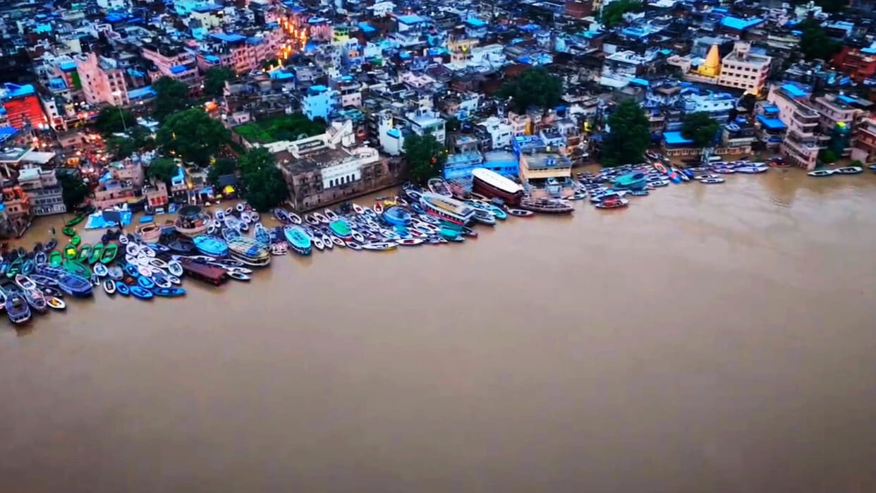 UP Varanasi flood More than 500 villages in six districts of Purvanchal are surrounded by floods