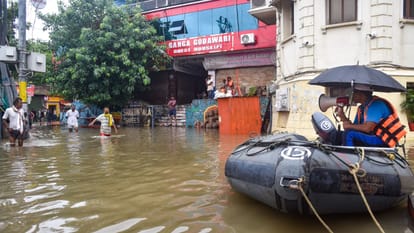 Varanasi Flood: गंगा का रौद्र रूप, मणिकर्णिका घाट पर शवों की कतार, पहली बार नमो घाट बंद, वरुणा-गोमती भी उफनाई Namo Ghat Closed First Time, Ganga Above Danger Mark, Water Reaches Sheetla Ghat Road in kashi varanasi