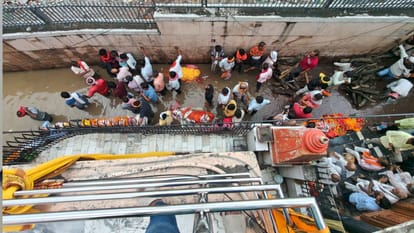 Namo Ghat Closed First Time, Ganga Above Danger Mark, Water Reaches Sheetla Ghat Road in kashi varanasi