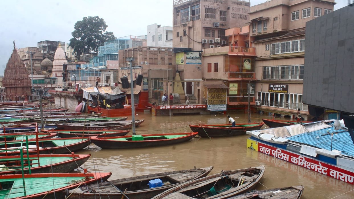 Namo Ghat Closed First Time, Ganga Above Danger Mark, Water Reaches Sheetla Ghat Road in kashi varanasi