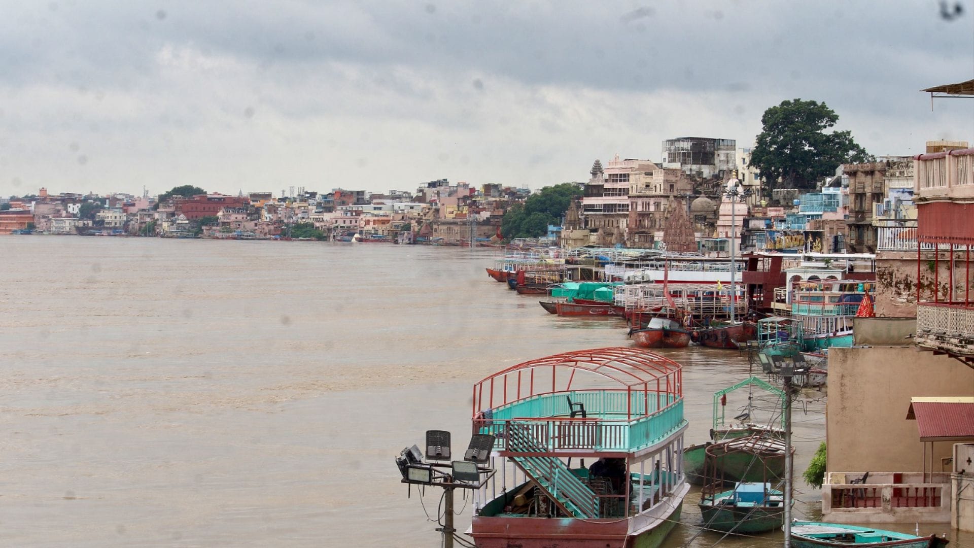 Namo Ghat Closed First Time, Ganga Above Danger Mark, Water Reaches Sheetla Ghat Road in kashi varanasi