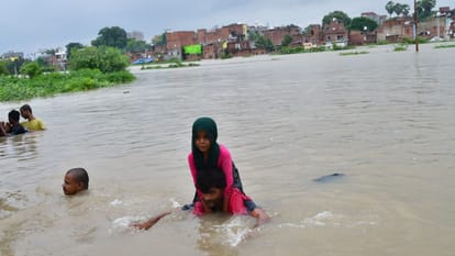 Varanasi Flood: गंगा का रौद्र रूप, मणिकर्णिका घाट पर शवों की कतार, पहली बार नमो घाट बंद, वरुणा-गोमती भी उफनाई Namo Ghat Closed First Time, Ganga Above Danger Mark, Water Reaches Sheetla Ghat Road in kashi varanasi