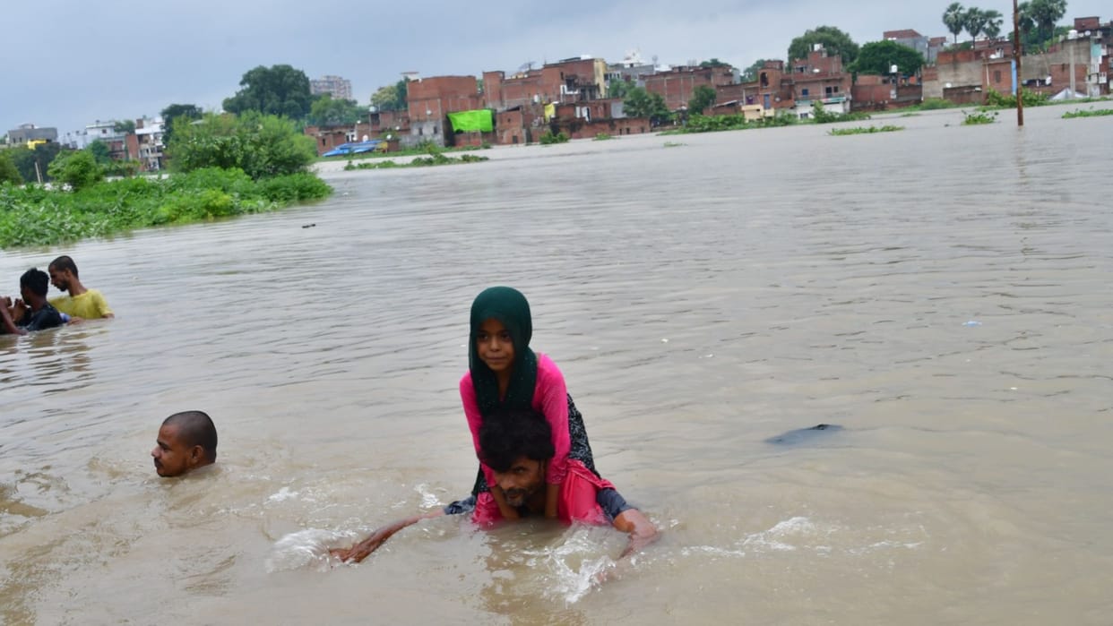 Flood in Varanasi water entered 46 schools classes of 11 thousand students will be conducted online
