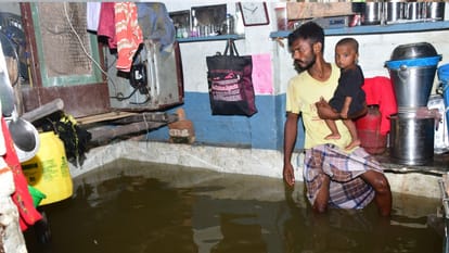 Varanasi Flood: गंगा का रौद्र रूप, मणिकर्णिका घाट पर शवों की कतार, पहली बार नमो घाट बंद, वरुणा-गोमती भी उफनाई Namo Ghat Closed First Time, Ganga Above Danger Mark, Water Reaches Sheetla Ghat Road in kashi varanasi