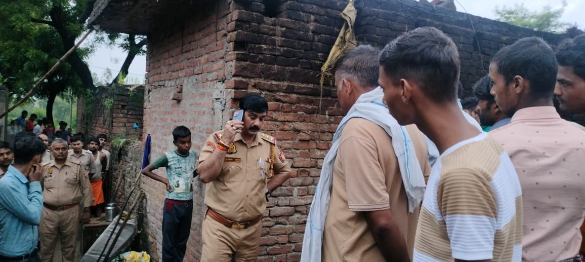 Sitapur: A kutcha wall collapsed due to heavy rain, two girls died under the debris; it is raining continuousl