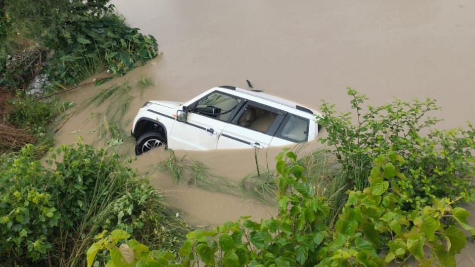 Gonda Road Accident Rain, vehicle speed and turn became fatal The reason behind Gonda accident came to light