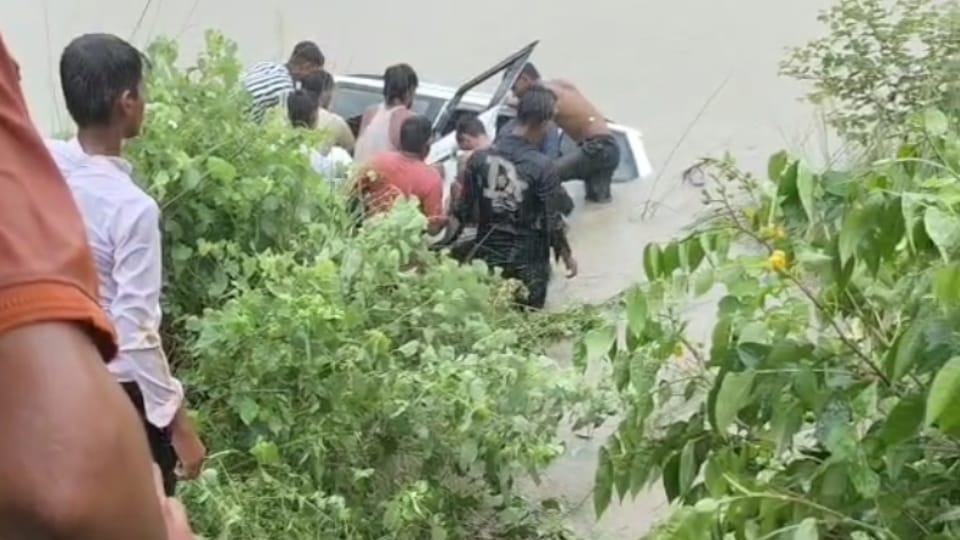Gonda Road Accident SUV full of devotees falls into canal 11 dead, nine from same family see photos