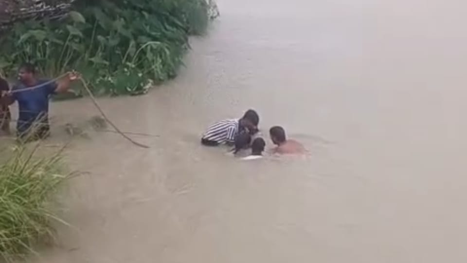 Gonda Road Accident Rain, vehicle speed and turn became fatal The reason behind Gonda accident came to light