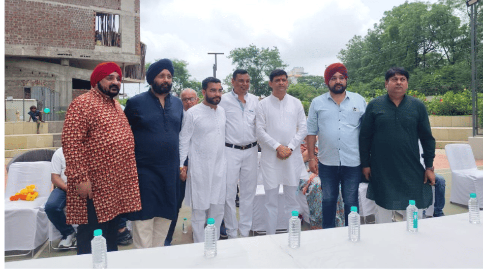 Indore News: Mayor inaugurates 40 MW solar project, society enforces ‘No Helmet, No Entry’ rule