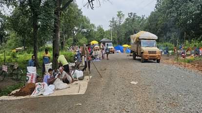 लगा साप्ताहिक बाजार