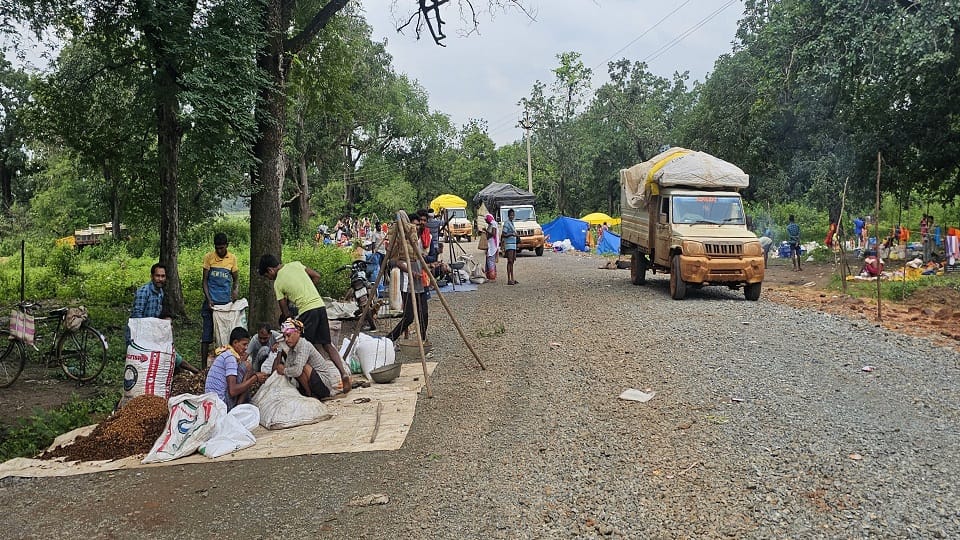 There used to be silence in Poorvarti bargaining is happening after two decades weekly market is set up in Chh