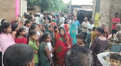 मौके पर जुटी भीड़