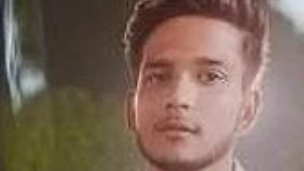 The body of a missing youth was found in the ruins