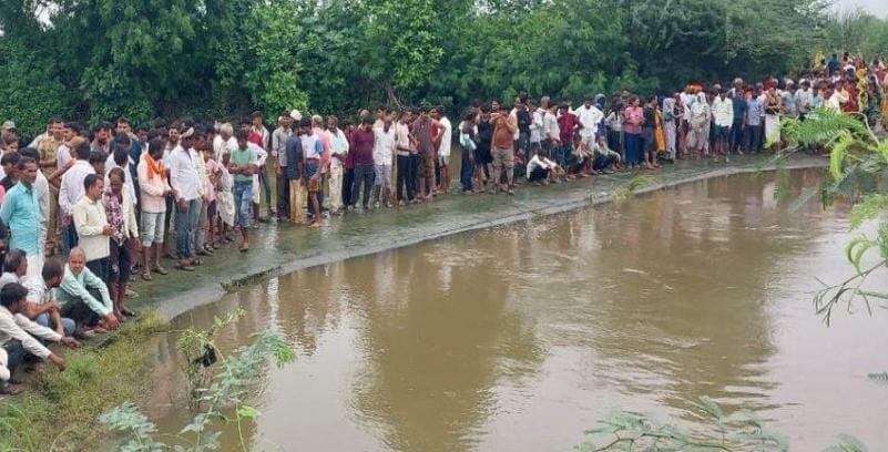 Two students died after drowning in river in Agra