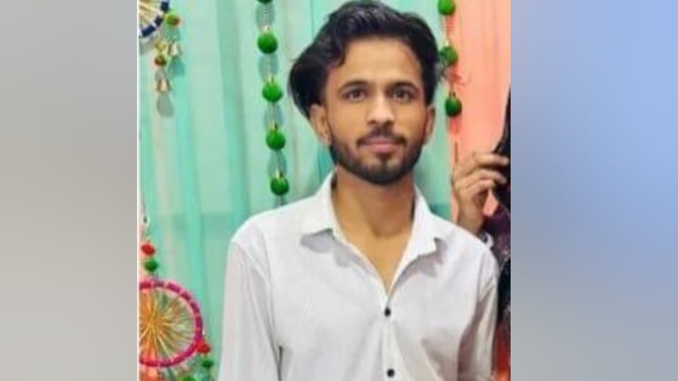 Love marriage happened 7 months ago, wife left house young man made video and suicide in noida
