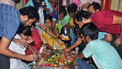 Kanpur: Even after the rain, crowd of devotees gathered in the Shiva temples on the last Monday of Sawan