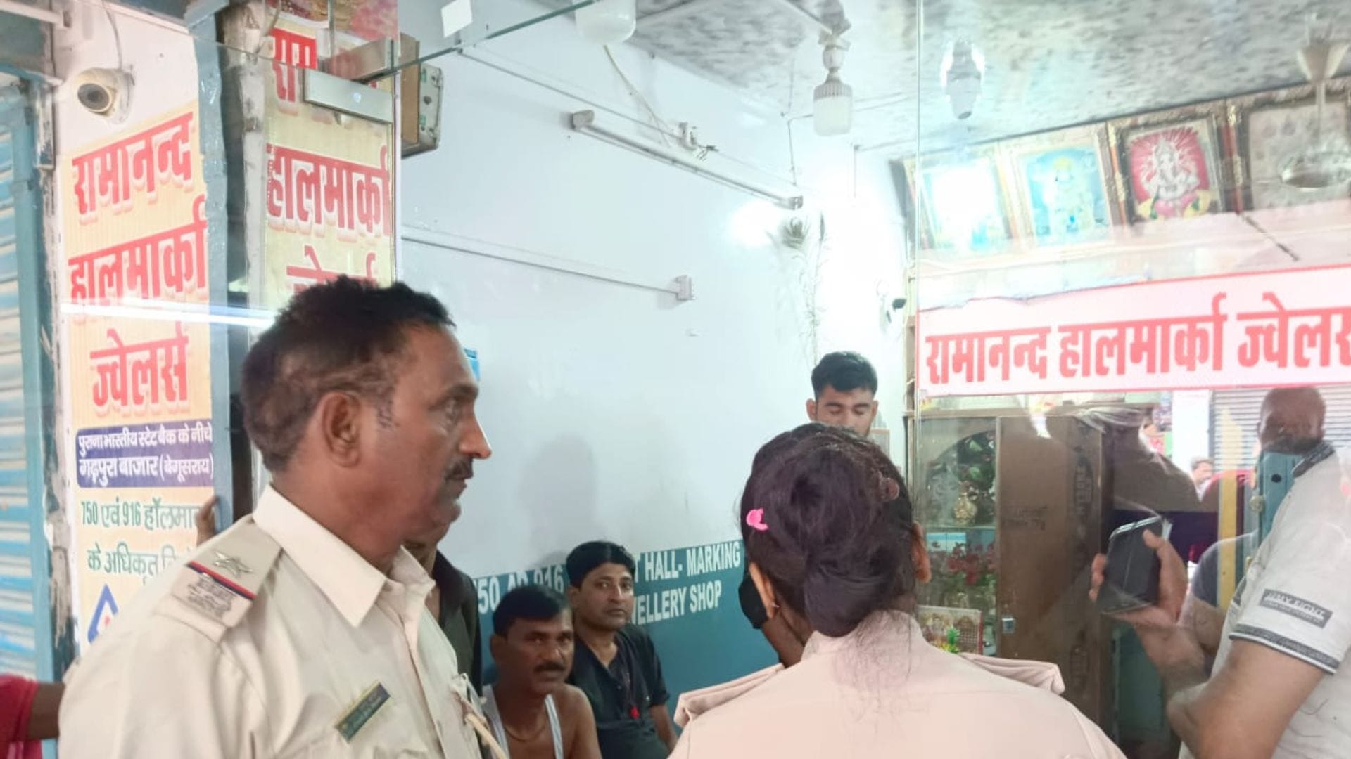 पुलिस घटनास्थल पर पहुंची