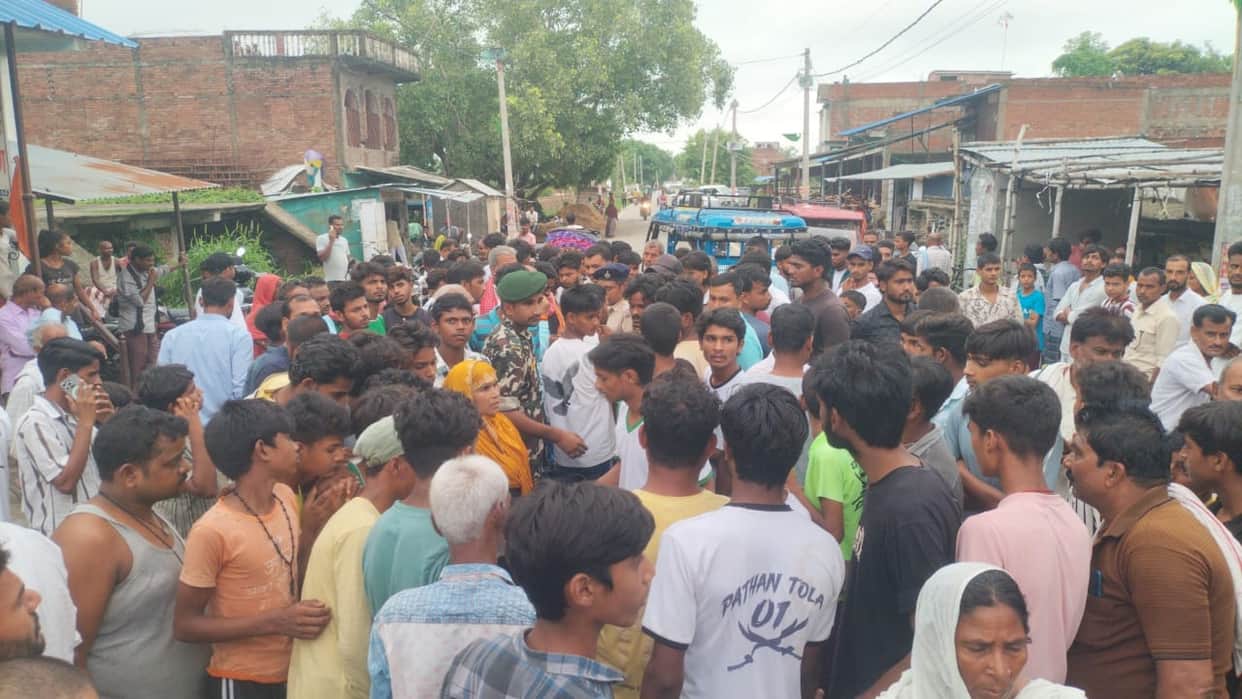 Bihar News: Innocent child dies during treatment in Sisai, villagers create ruckus