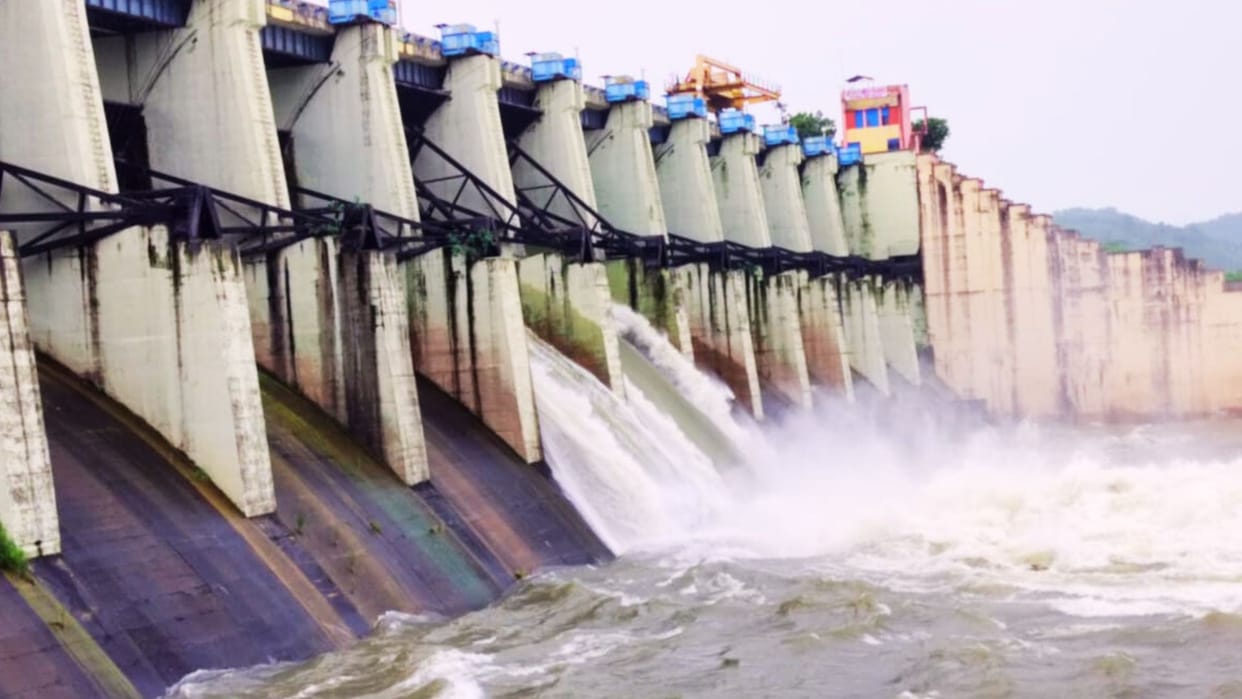 Flood in UP Three gates of Rihand and two gates of Obra dam opened again water level rising rapidly