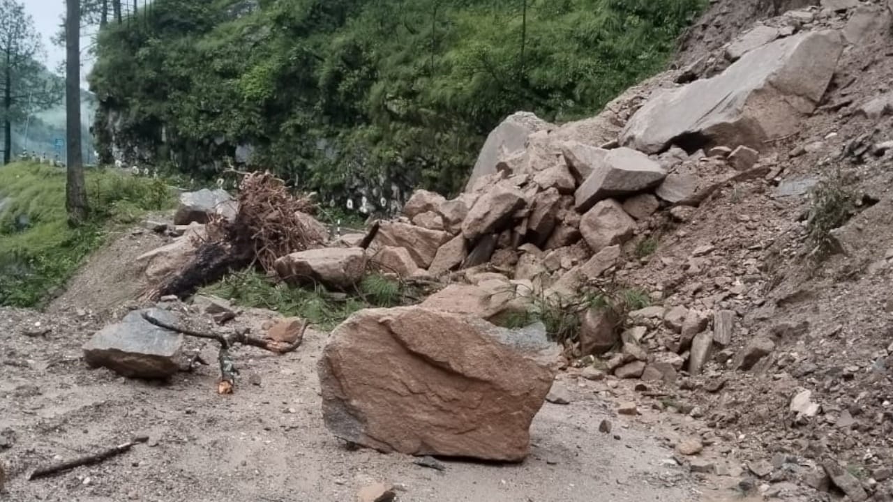 Yamunotri-Gangotri highway closed at many places heavy rains increased water level of rivers Uttarakhand news