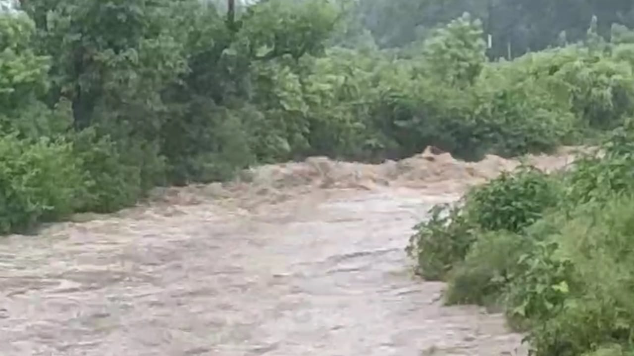 Yamunotri-Gangotri highway closed at many places heavy rains increased water level of rivers Uttarakhand news