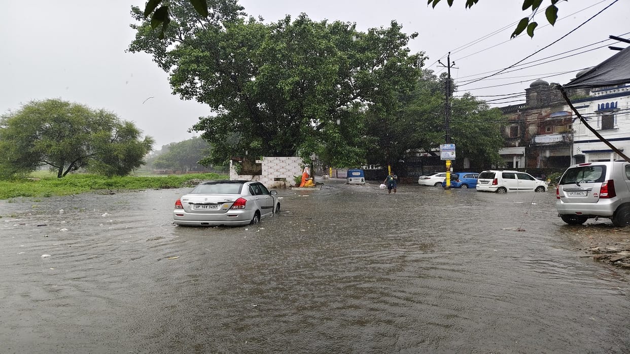 Flood like situation on roads due to heavy rain in bareilly