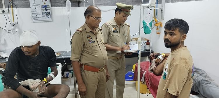 UP: लखनऊ एक्सप्रेस वे पर हादसा...मिनी ट्रक से टकराई कार, अधिवक्ता की मौत; तीन लोग घायल