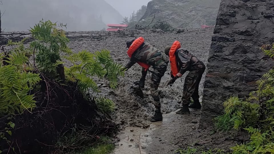 Uttarkashi Cloudburst In dharali Soldiers became angels this is how they saved lives amid flood and debris Pho