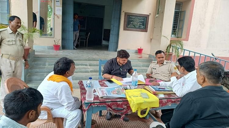 Muzaffarpur: आवास प्रमाण पत्र के लिए 'दरिंदा' नाम से आवेदन, पिता का नाम 'राक्षस और माता का नाम 'करप्शन' डाला