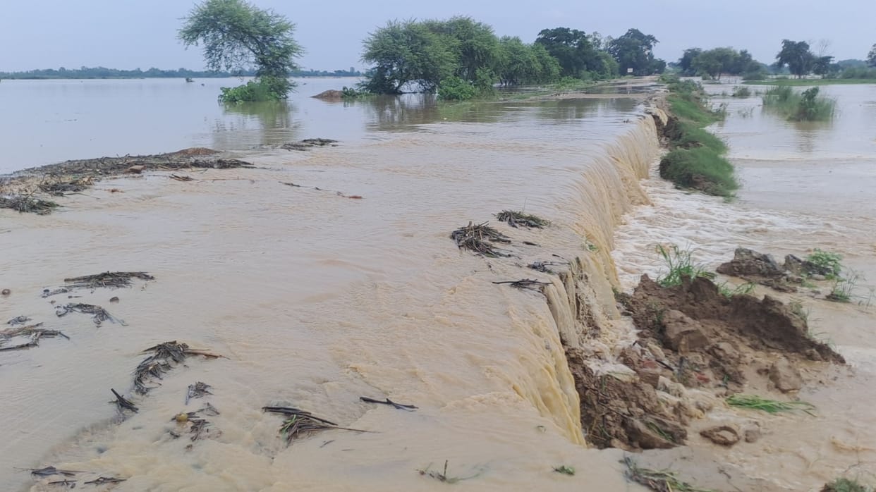 UP: Rivers overflowed in six districts of Awadh, water entered villages; many rivers above the danger mark