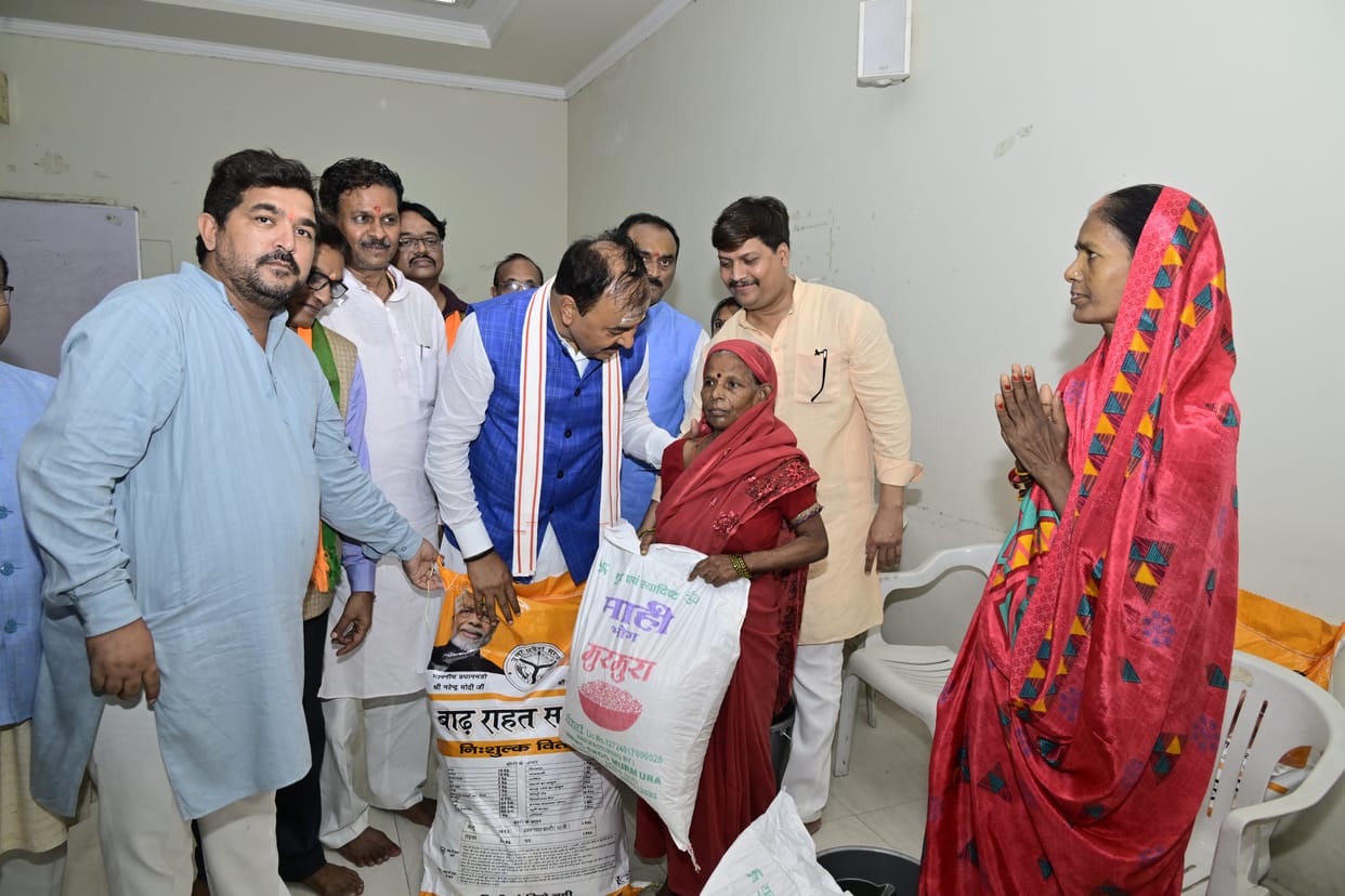 UP: Yogi government ministers reached among the flood-affected people of the state, will spend the night in th