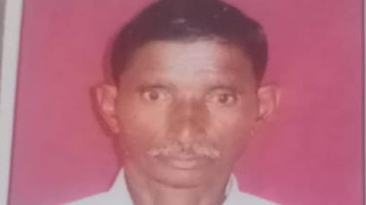 Pilibhit News:किसान की गला काटकर हत्या, खेत के पास पड़ा मिला शव, पुलिस जांच में जुटी - Farmer Murdered By Slitting His Throat In Pilibhit - Amar Ujala Hindi News Live