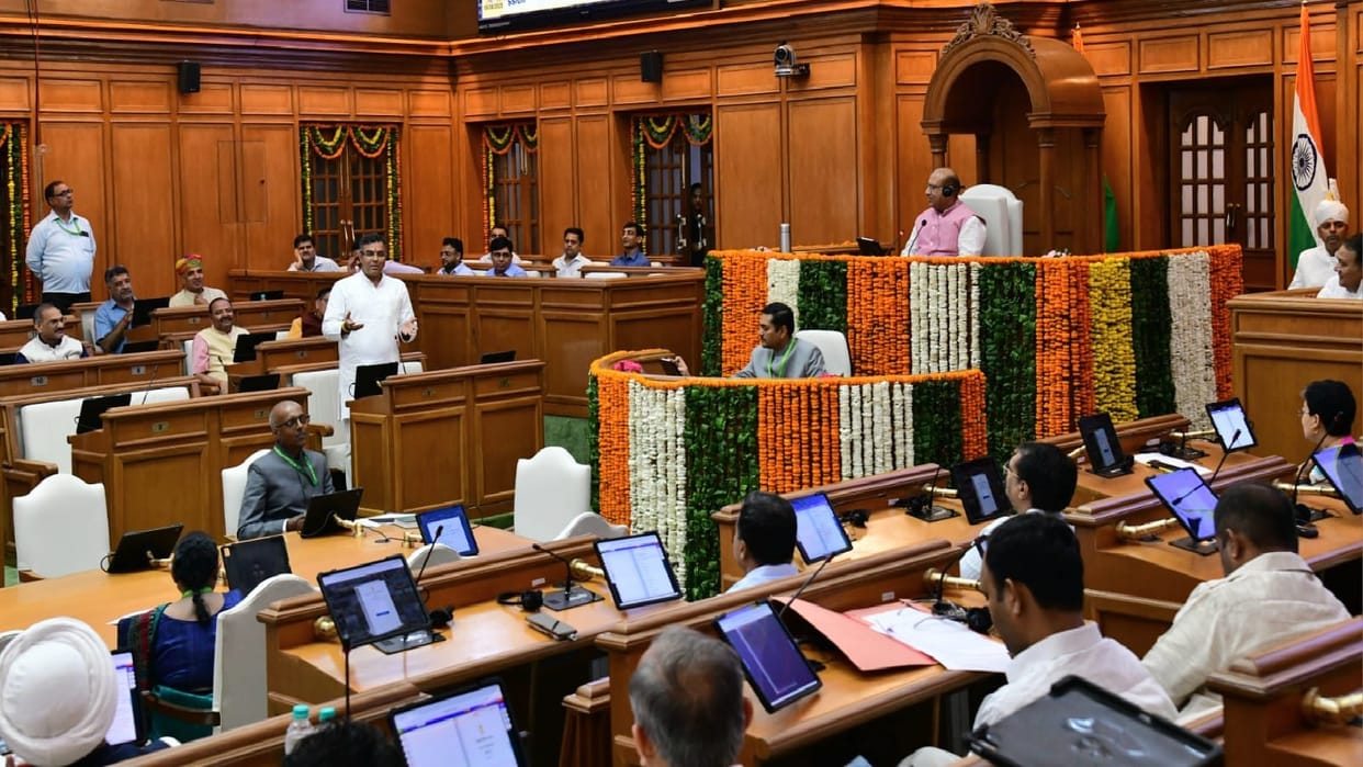 Uproar in Delhi assembly over hanging house