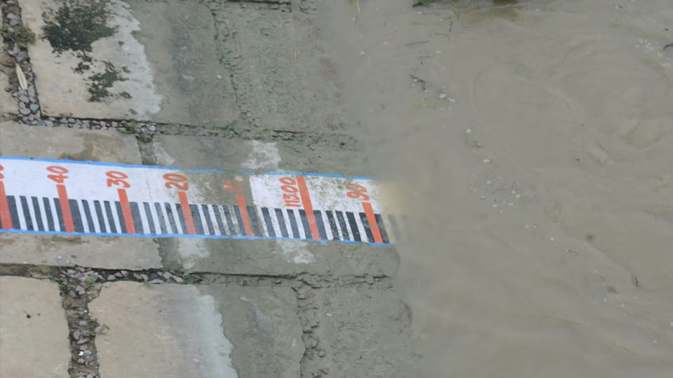 Kanpur: Ganga water level near warning point, river is in spate due to rain