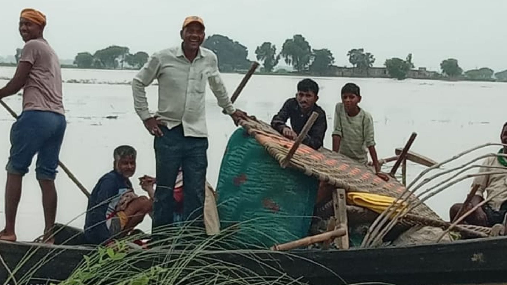 Flood in Ghazipur affected 116 villages 20 villages cut off from communication 80 schools filled with water