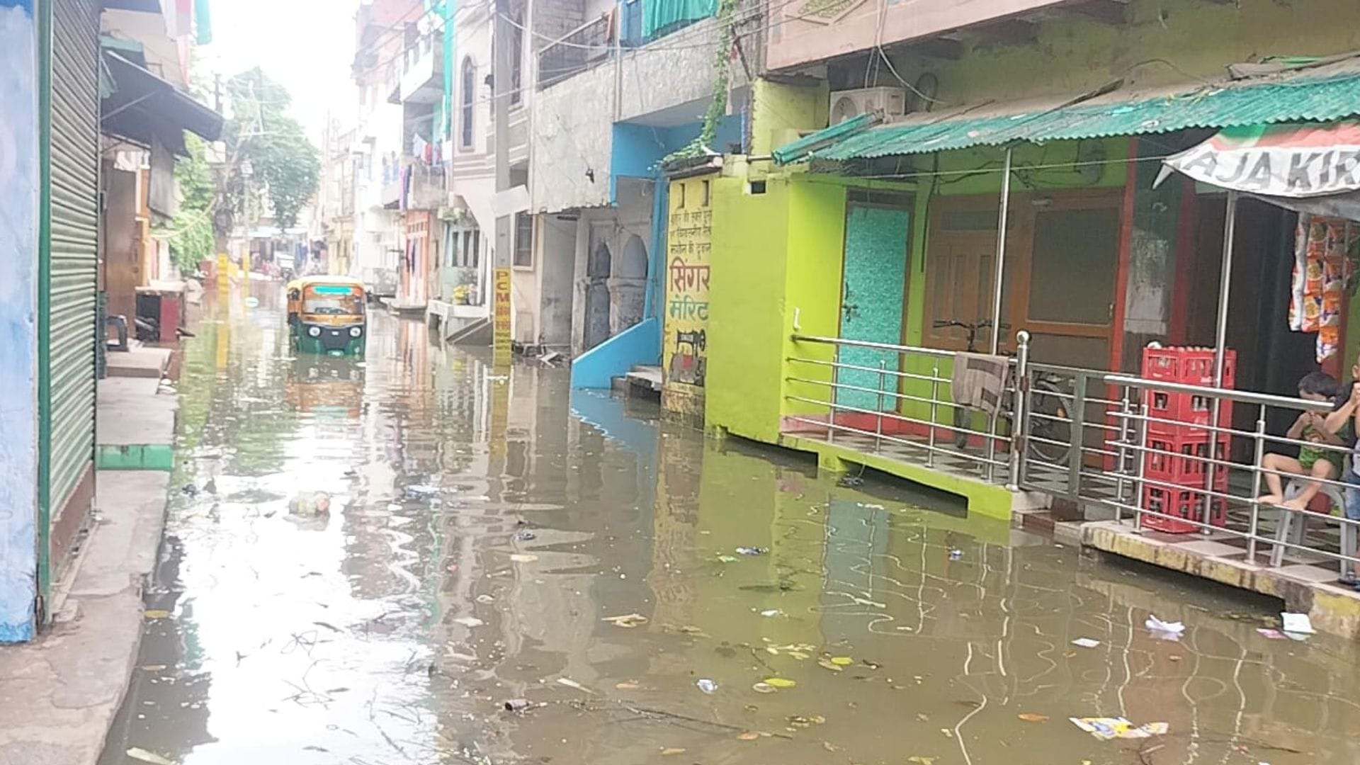 Flood in Ghazipur affected 116 villages 20 villages cut off from communication 80 schools filled with water