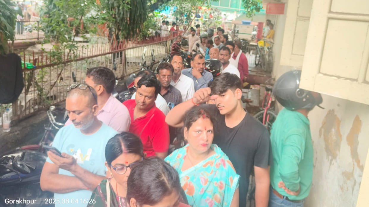 In Gorakhpur, Speed post and registry all stopped.. Sisters are worried about sending Rakhi
