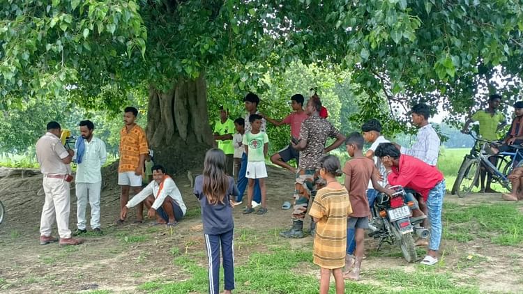 Bihar News: बरनइया गोकुल चवर में युवक का शव मिलने से सनसनी, हत्या की आशंका; पुलिस जांच में जुटी