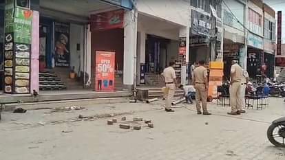 घटनास्थल पर पहुंची पुलिस