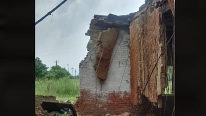 Kanpur: The wall of the Home Guard Divisional Training Center collapsed due to rain