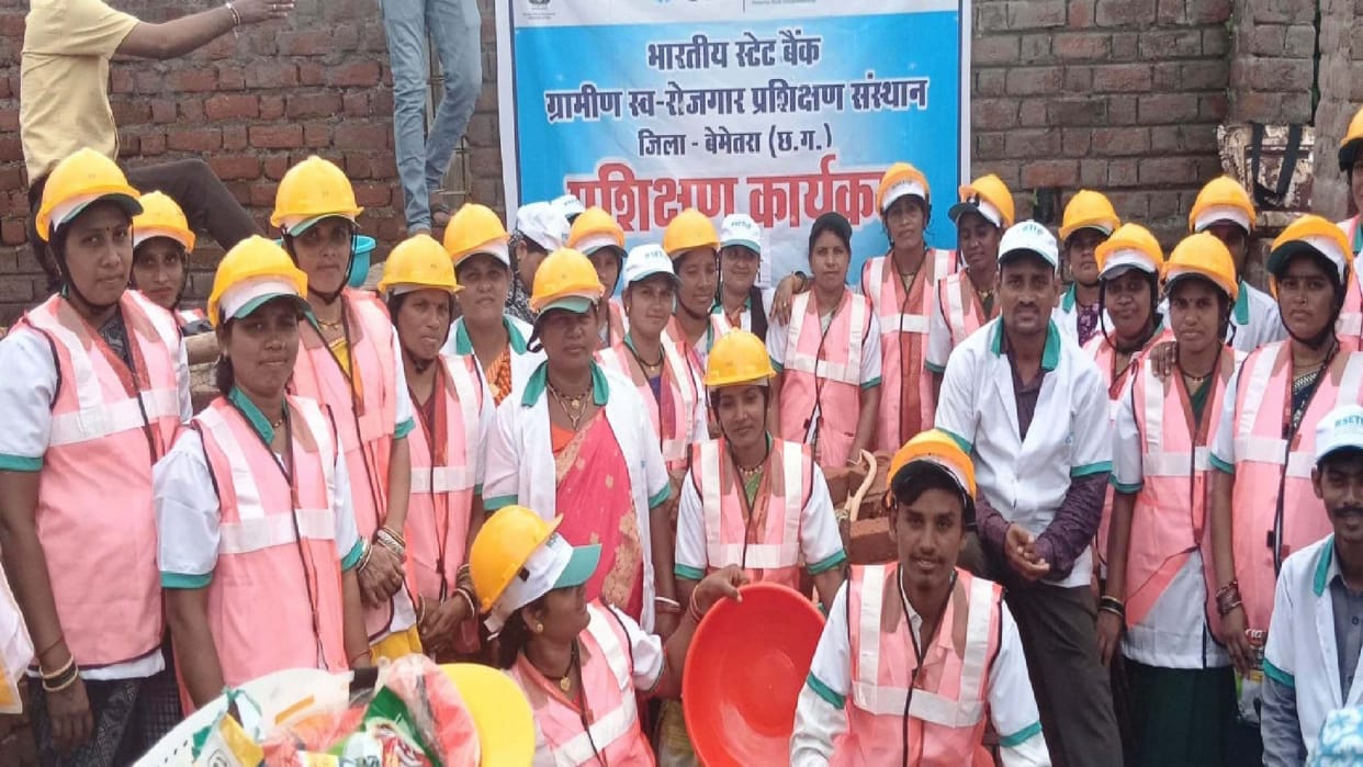 Youth are learning the art of realizing dreams free residential training for unemployed youths in Chhattisgarh