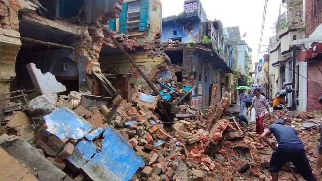 90-year-old house collapsed during the rains in Bareilly