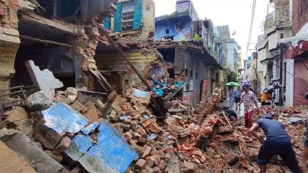 90-year-old house collapsed during the rains in Bareilly