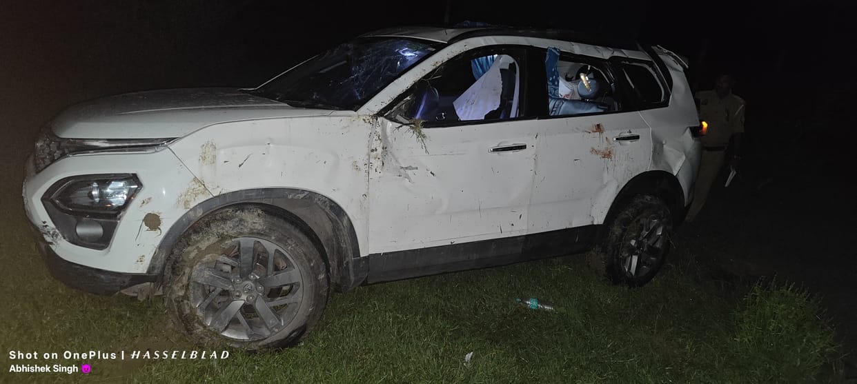 Kannauj Accident on expressway assistant GST commissioner dies after car falls down wife and driver injured