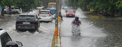 Kanpur 72 mm rain filled water in more than 100 localities power was cut for six to seven hours