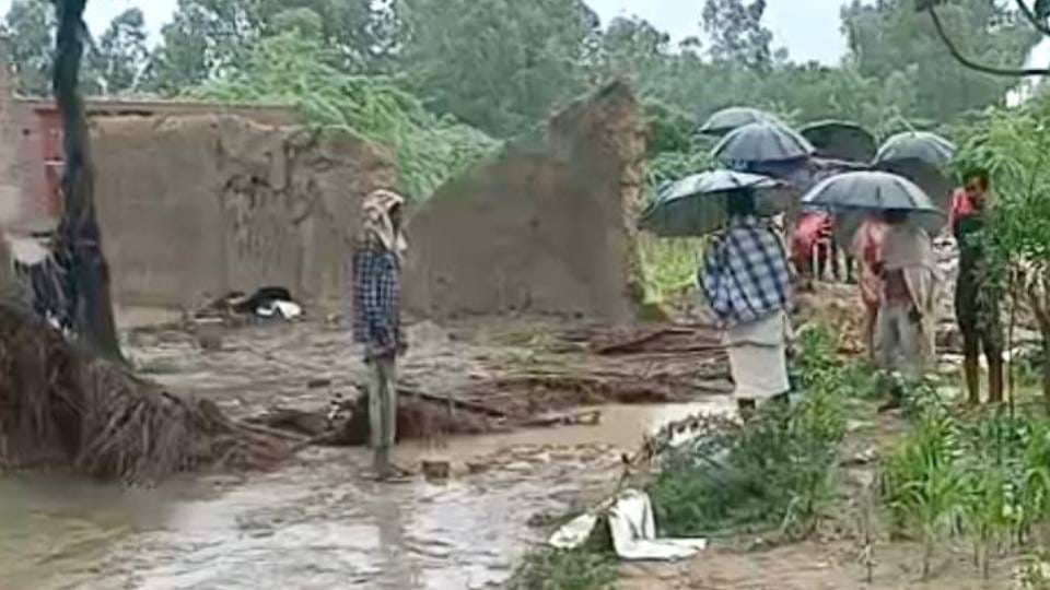 kutcha wall collapsed amid rain In Sitapur young man died another condition critical nine cattle also died