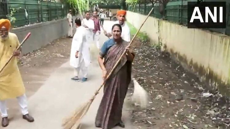 Cm Rekha Gupta Took Part In Cleanliness Drive In Timarpur – Amar Ujala Hindi News Live